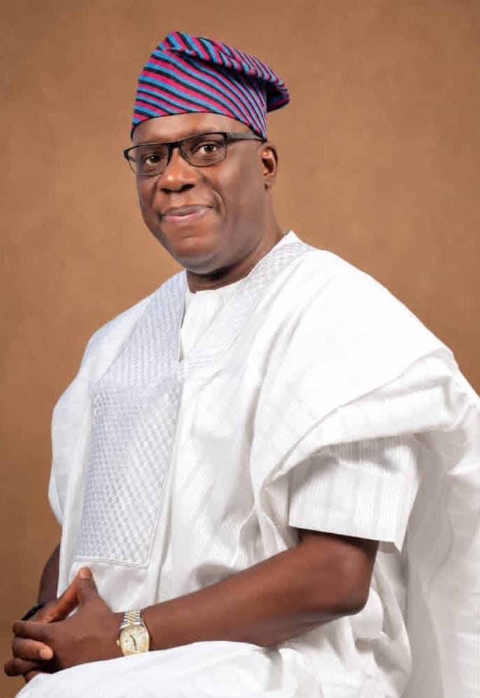 MORKA, ANOTHER AWARD TO A POLITICAL COMMUNICATOR